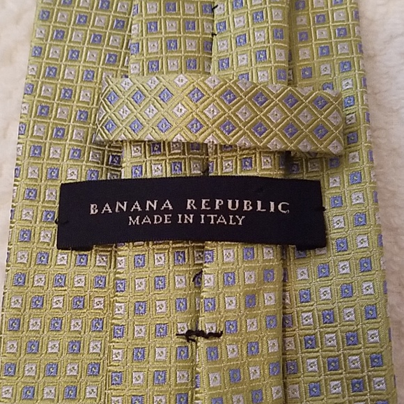 Banana Republic 100% Silk Tie. Brand NWOT. - Picture 2 of 3